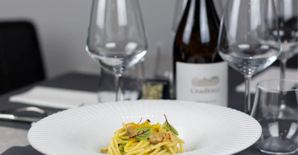 Shooting fotografico e video per il lancio del nuovo brand di Oro Club - Creazione di contenuti visivi per evidenziare la cucina di qualità e la scelta accurata delle materie prime del brand.